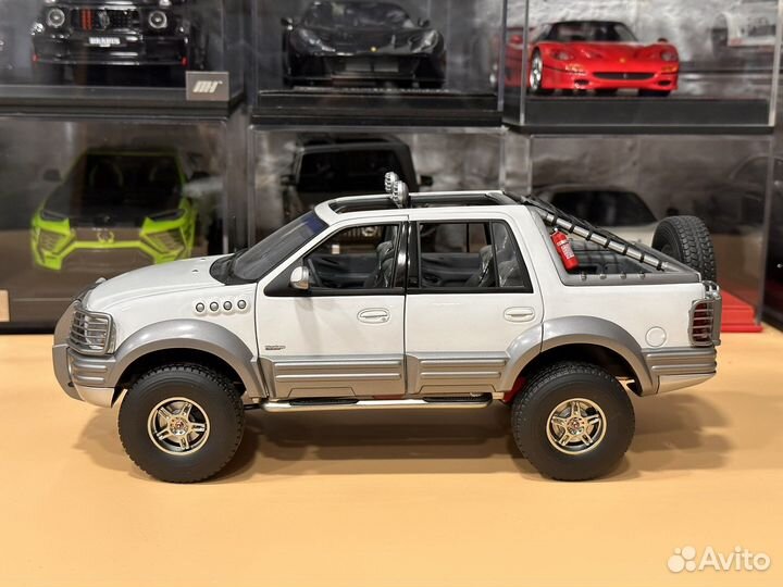 Auto Art Ford Himalaya Expedition (72781) 1:18