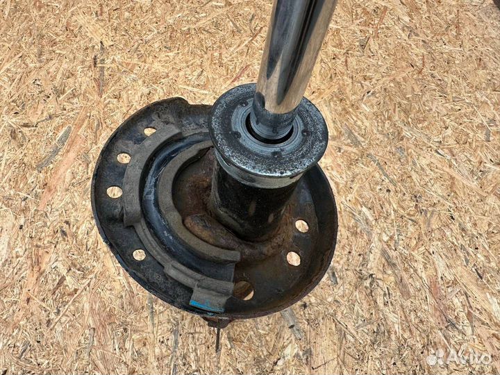 Амортизатор передний правый Opel Mokka 2013