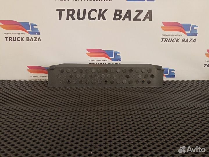 Накладка порога правого