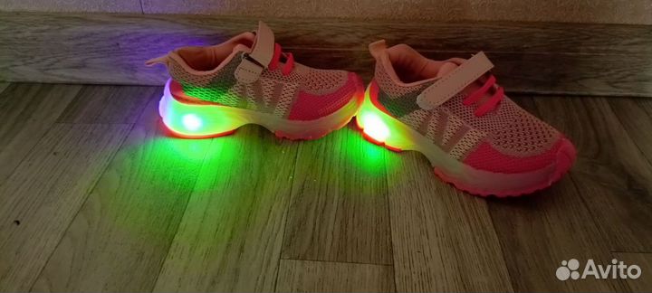 Кроссовки для девочки