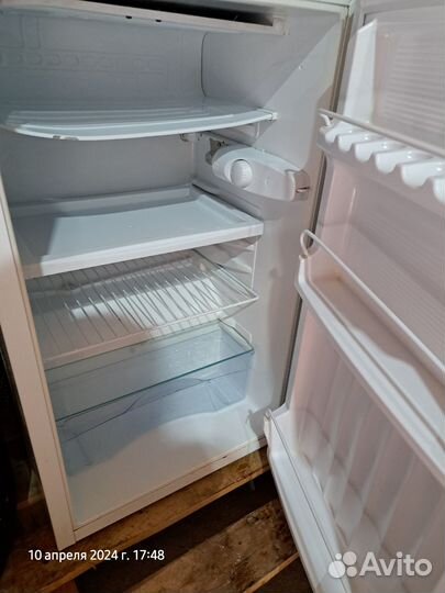 Холодильник б/у маленький