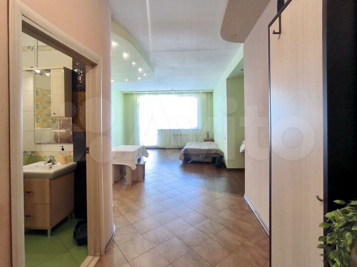 2-к. квартира, 81 м², 2/4 эт.