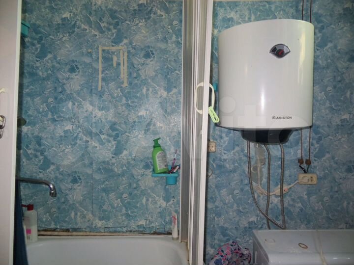 Комната 14 м² в 5-к., 1/3 эт.