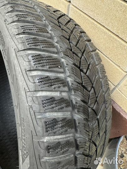 Goodyear UltraGrip Performance Gen-1 235/45 R20 104H