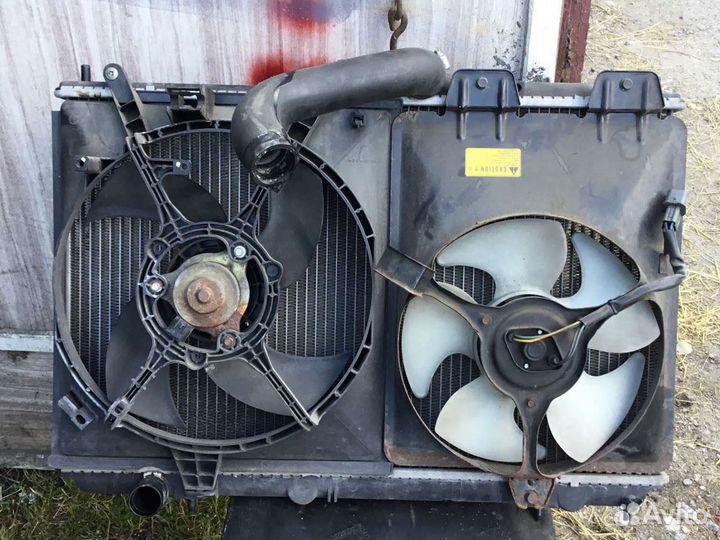 Радиатор Митсубиси Каризма