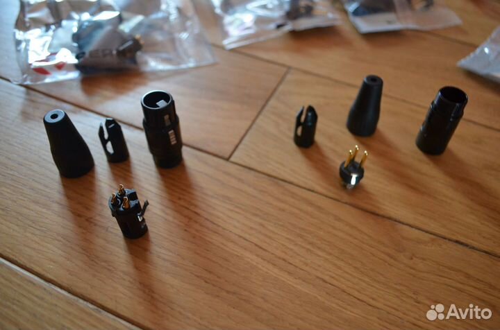 3 контактные разъемы XLR (папа, мама) rean