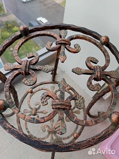 Кованая цветочница