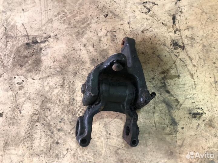 1377739 Кронштейн рессоры передней левой Scania