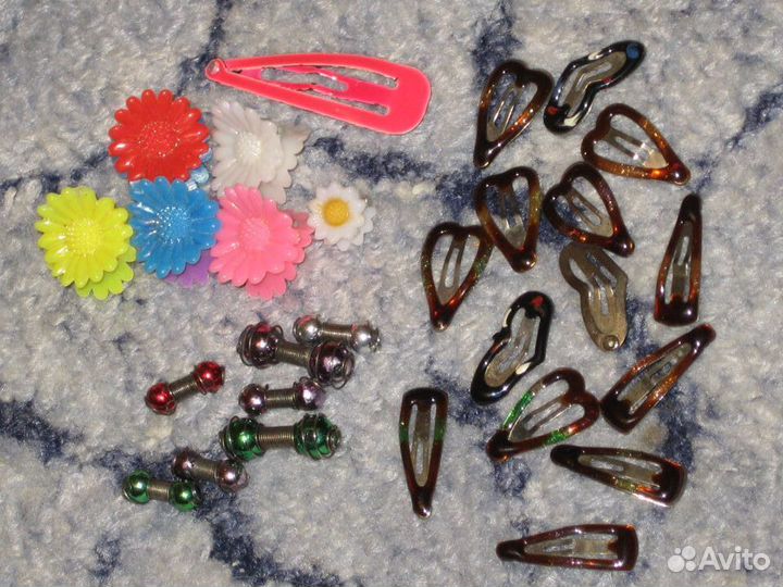 Заколки разные,невидимки разные
