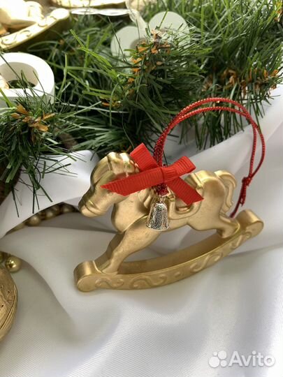 Новогодняя игрушка лошадка