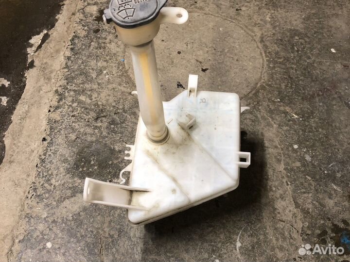 Бачок омывателя Тойота Аурис 150