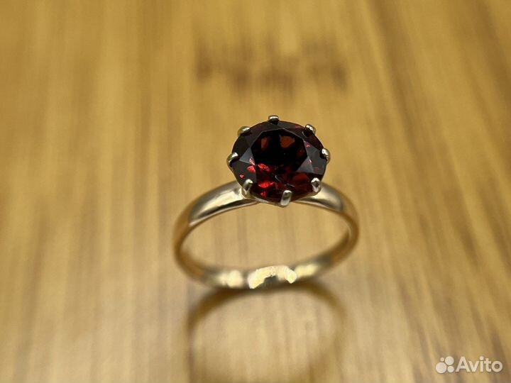 Кольцо золотое с гранатом 16 р (Lenina)