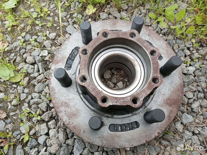 И веко Дейли 2 задняя с тупица сподшипником