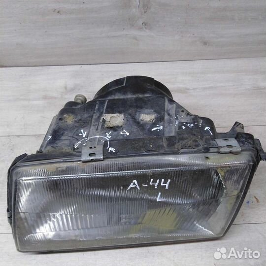 Фара левая Audi 100 C3 дефект кронштейнов