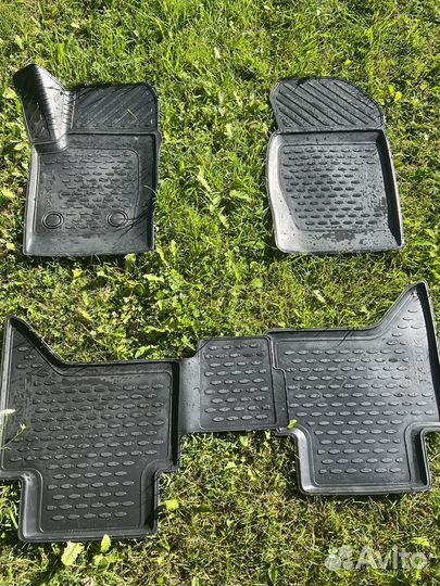 Автомобильные коврики резиновые