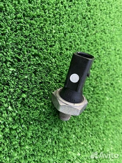 Датчик давления масла Volkswagen Passat CC