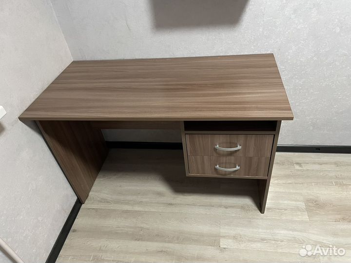 Письменный стол