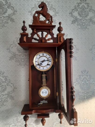 Часы настенные с гонгом в отличном состоянии