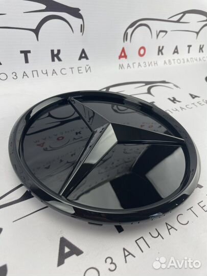 Значок в решетку Mercedes Черный