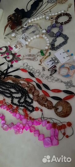 Бусы, серьги, браслеты