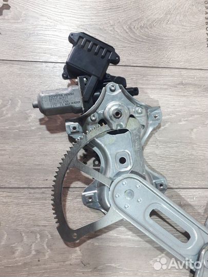 Стеклоподъемник передний правый Toyota Auris