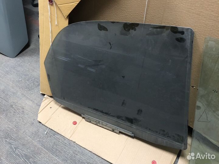 Стекло переднее заднее правое Suzuki sx 4