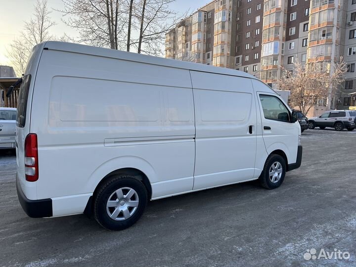 Toyota Hiace цельнометаллический, 2023