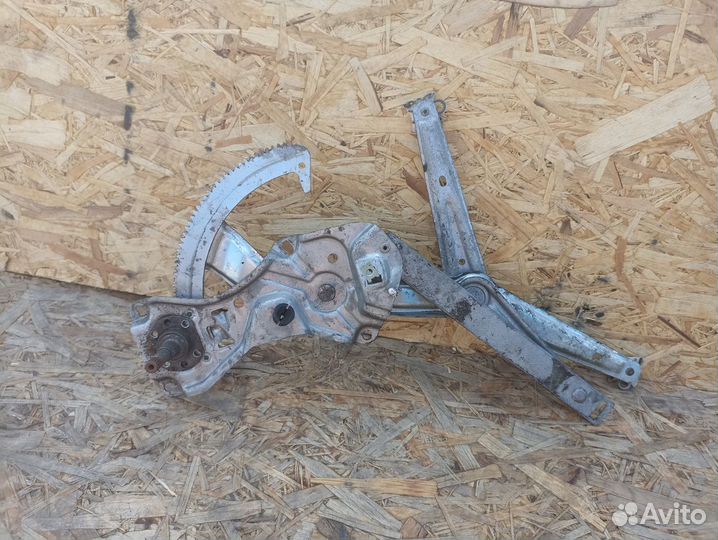 Стеклоподъемник передний левый BMW E36