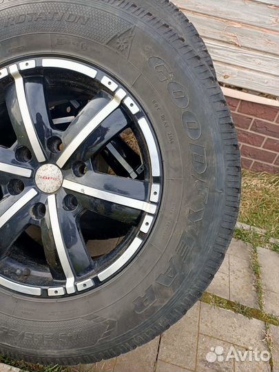 Goodyear UltraGrip 500 265/65 R17 112T