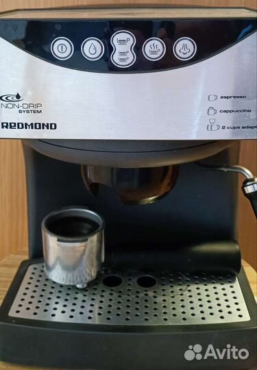 Кофеварка рожковая Redmond б/у