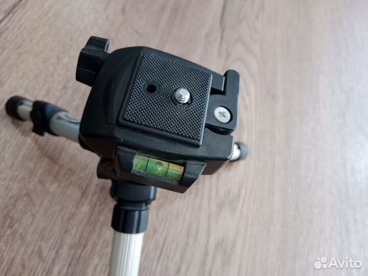 Штатив для фотоаппарата