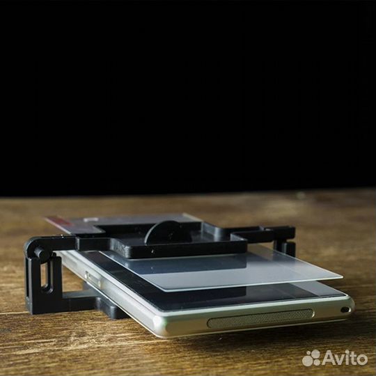 Устройство установки защитного стекла на телефон