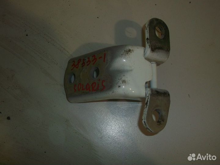 Петля двери передняя левая верхняя