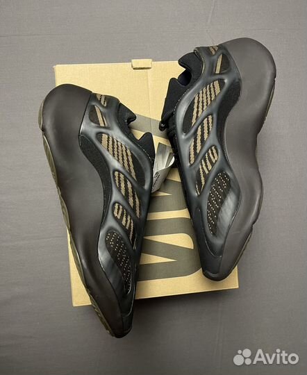 Yeezy 700 v3 clay brown 11 оригинал