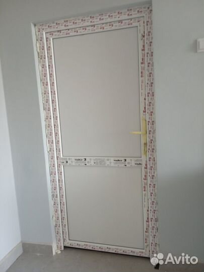 Дверь балконная пвх с замком