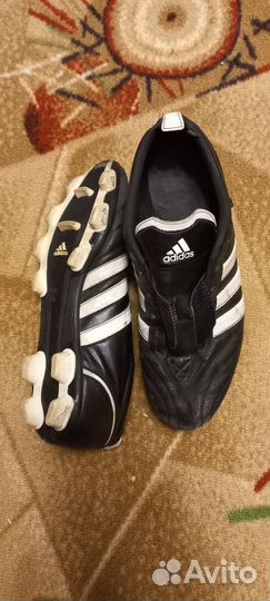 Футбольные бутсы adidas
