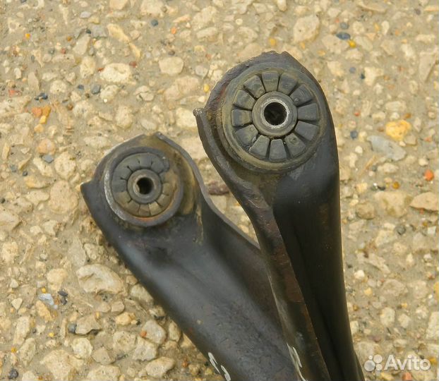 Рычаг передний левый Audi 80 B3