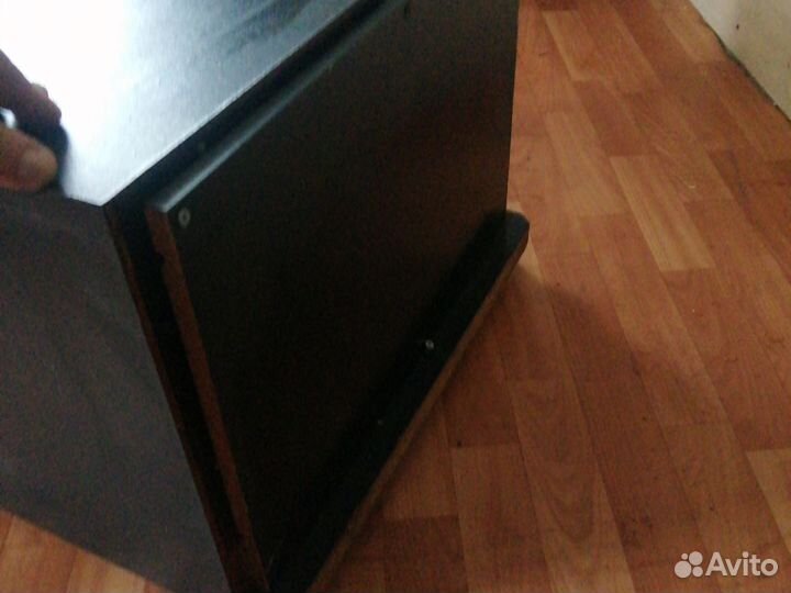 Тумбочка под телевизор бу на колёсиках