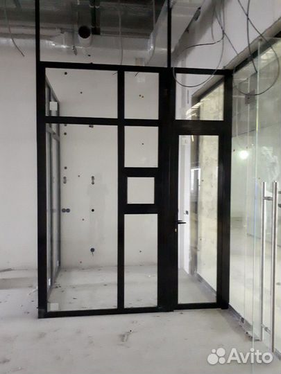 Перегородка из стеклянных панелей