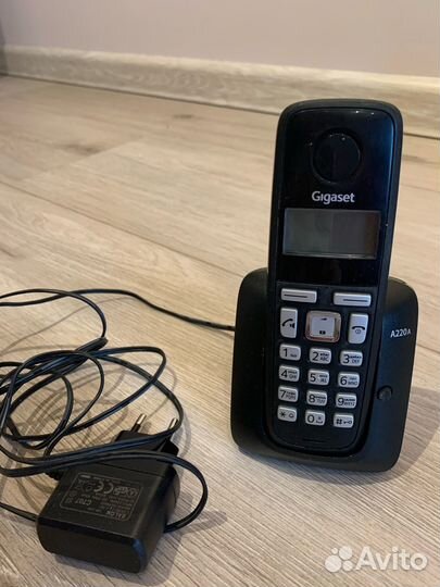 Телефон кнопочный