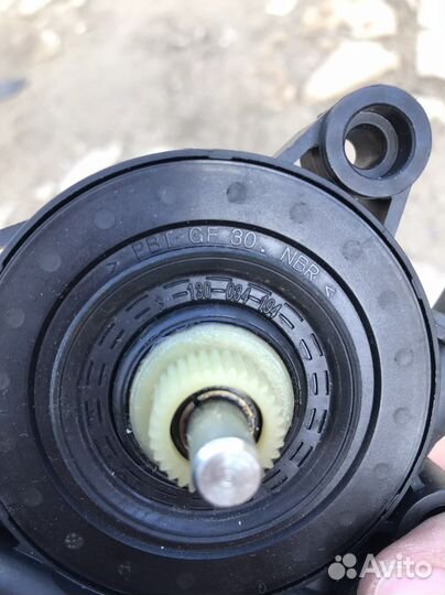 Мотор стеклоподъемника правый перед sorento xm