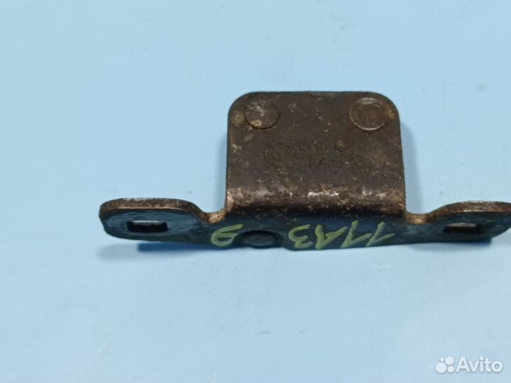 Ответная часть замка багажника для BMW 5 E34