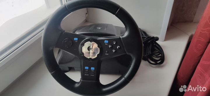 Отличный игровой руль Logitech с педалями