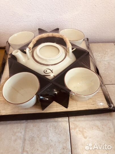 Сервиз чайный Чайник и чашки