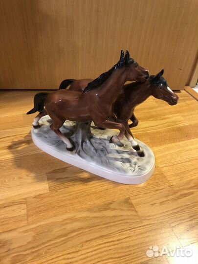 Фарфоровая Статуэтка Бегущие лошади Германия