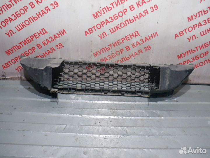 Решетка радиатора в бампер нижняя Рено Логан 1 ф2