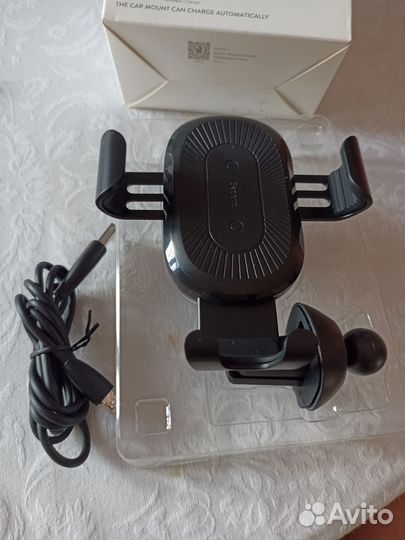 Автомобильный держатель с беспроводной зарядкой