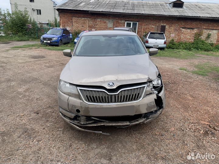 Skoda Rapid 1.6 AT, 2018, битый, 61 000 км