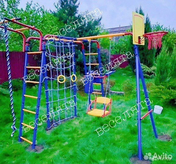 Детская спортивная уличная площадка