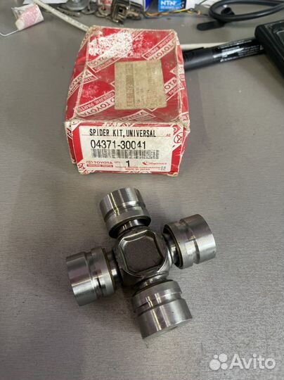 Крестовина кардана Toyota LC 200 0437130041